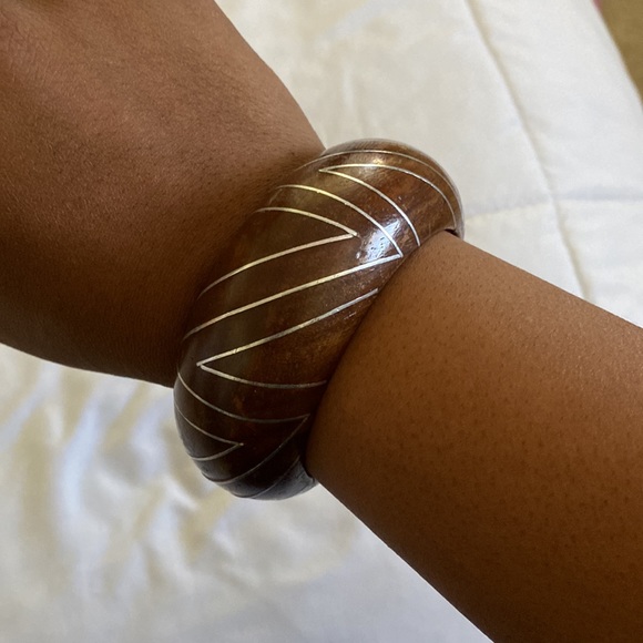 Wooded Bangle - Picture 4 of 6